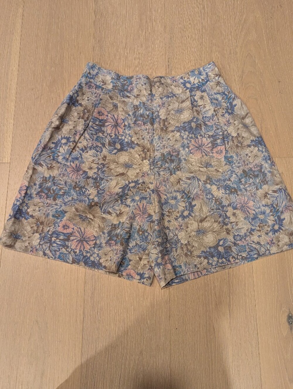 Floral Print High-Waist Shorts in Blue and Taupe